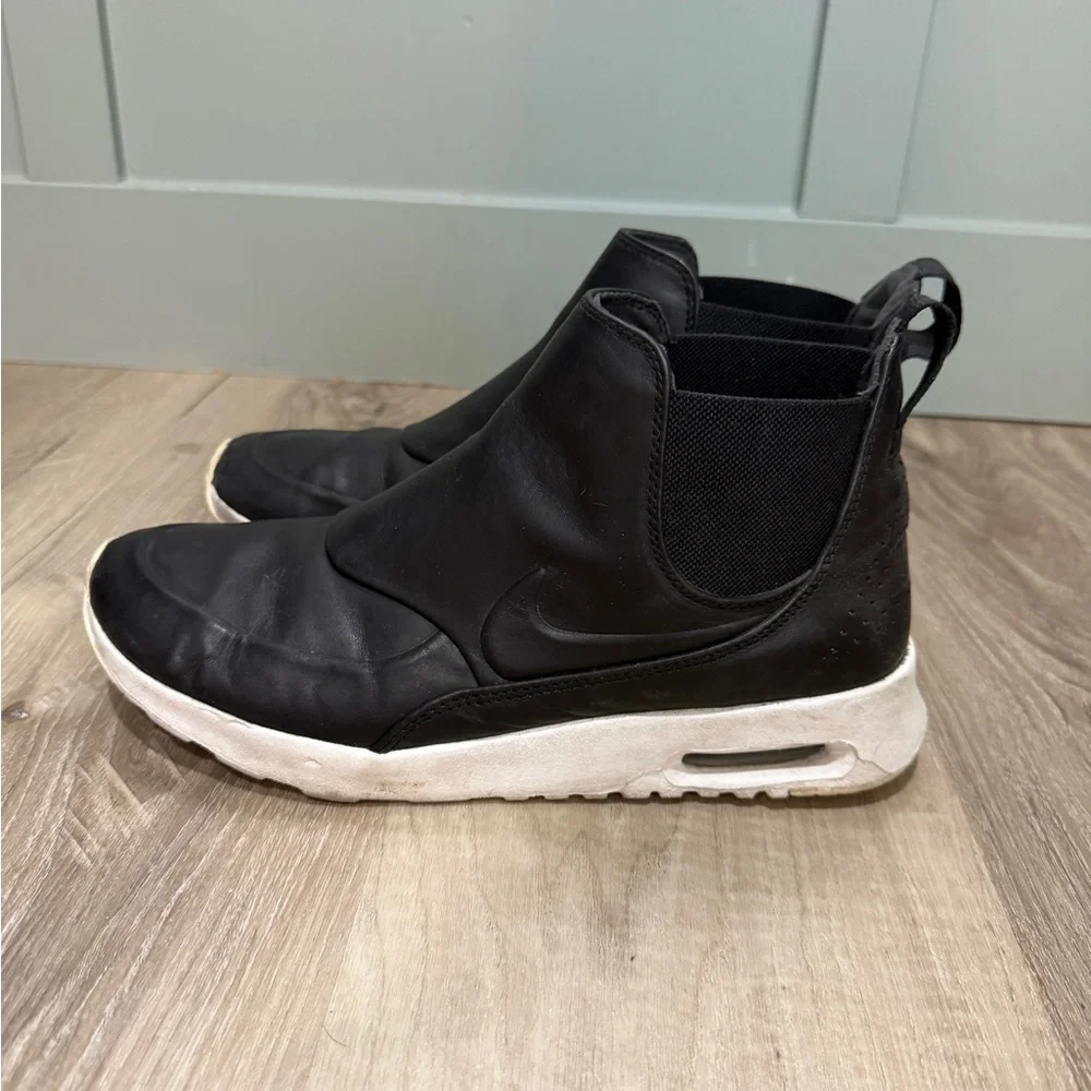 Nike Black Thea boot women’s size‎ 9.5 like new